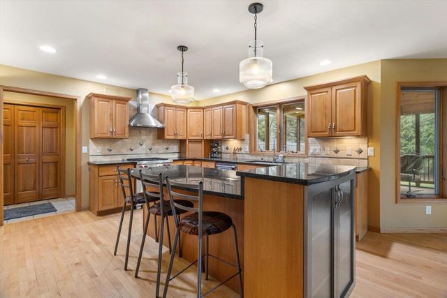 911 Eddington Drive, Sun Prairie, WI 53590
