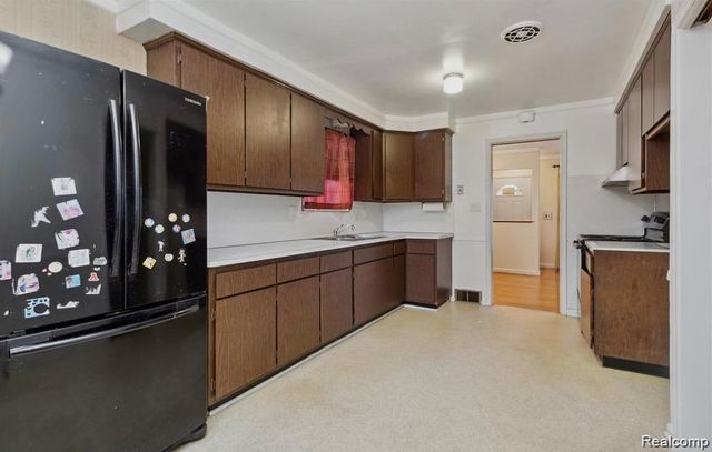 23223 Panama Avenue, Warren, MI 48091