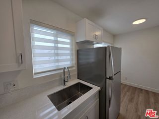 2009 Carnegie Lane 8, Redondo Beach, CA 90278