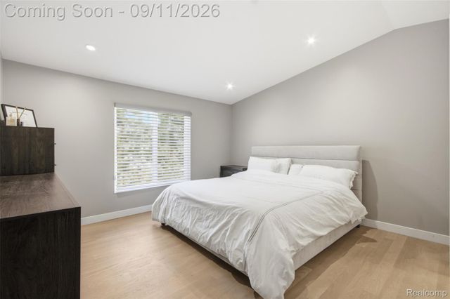 963 Sandalwood Drive, Troy, MI 48085