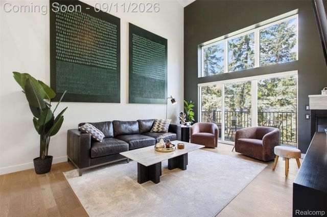 963 Sandalwood Drive, Troy, MI 48085
