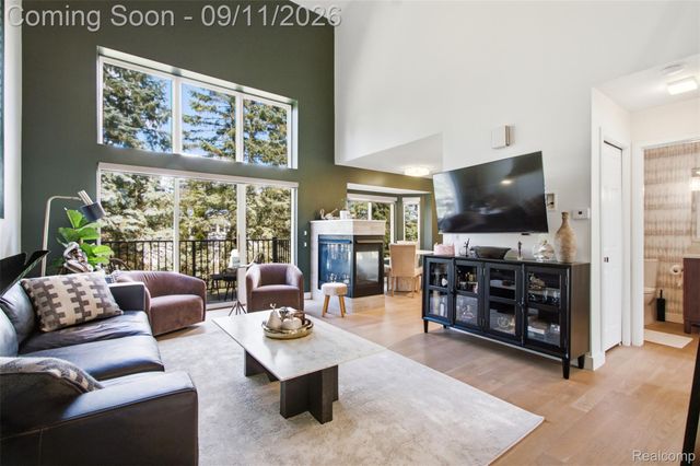 963 Sandalwood Drive, Troy, MI 48085