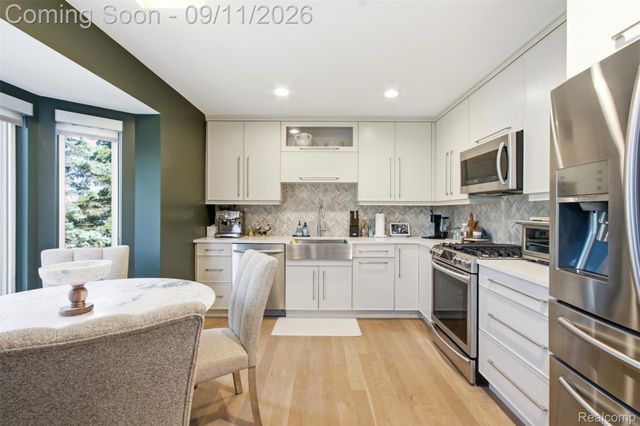 963 Sandalwood Drive, Troy, MI 48085
