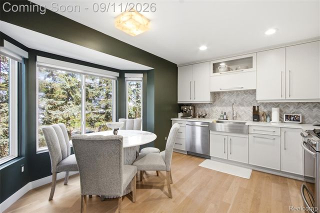 963 Sandalwood Drive, Troy, MI 48085
