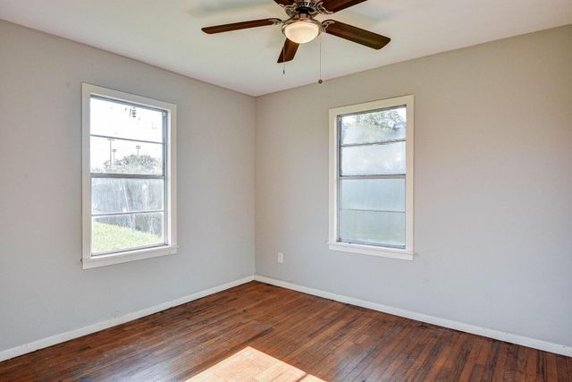 131 Lakewood Drive, Clute, TX 77531