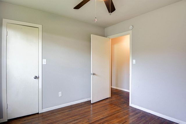 131 Lakewood Drive, Clute, TX 77531