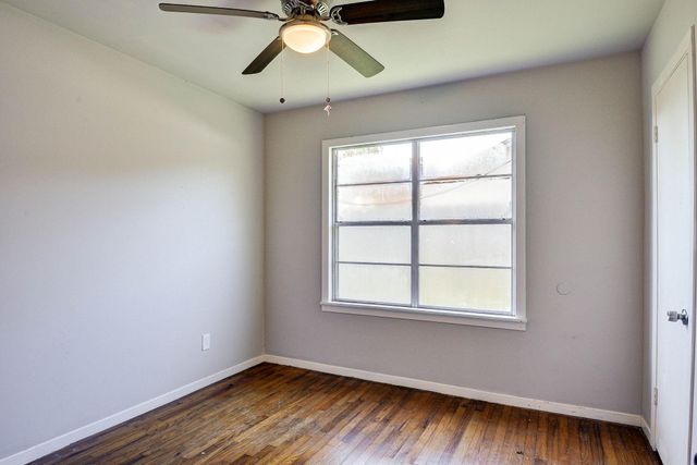 131 Lakewood Drive, Clute, TX 77531