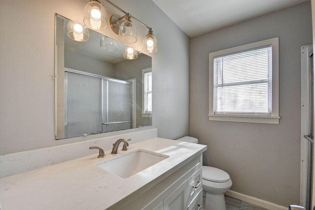 131 Lakewood Drive, Clute, TX 77531