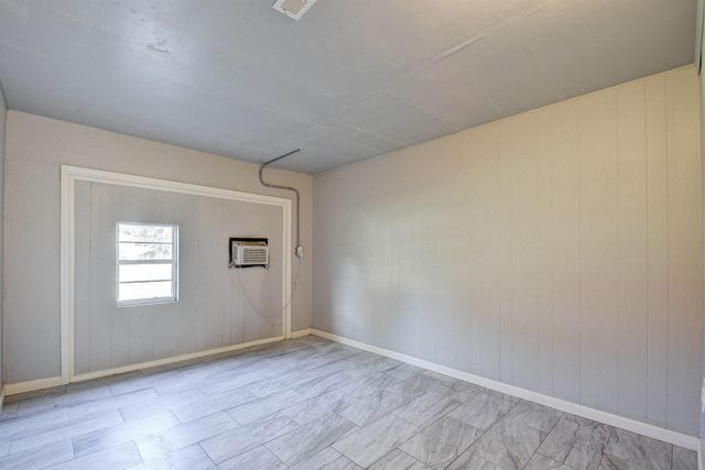 131 Lakewood Drive, Clute, TX 77531