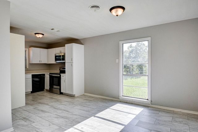 131 Lakewood Drive, Clute, TX 77531