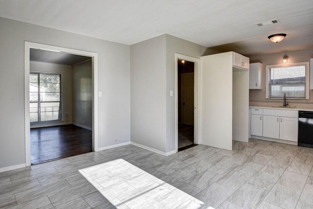 131 Lakewood Drive, Clute, TX 77531