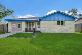 131 Lakewood Drive, Clute, TX 77531