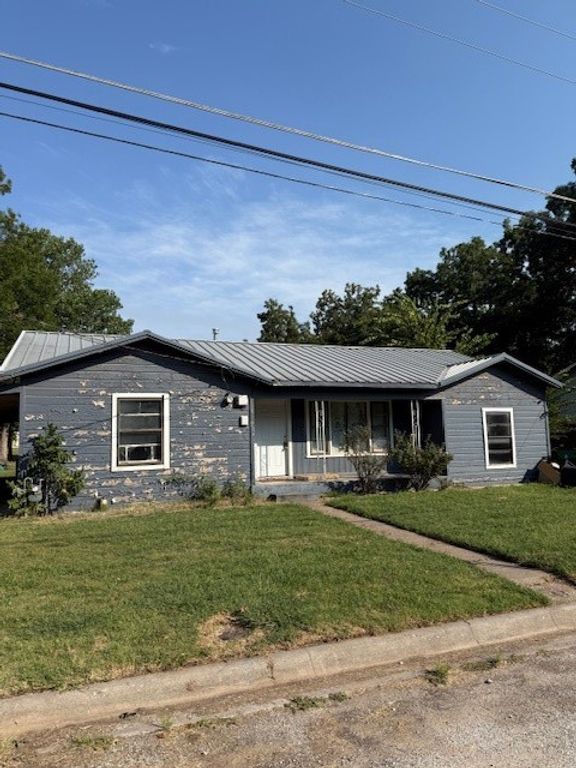 708 Cooper Street, Bowie, TX 76230