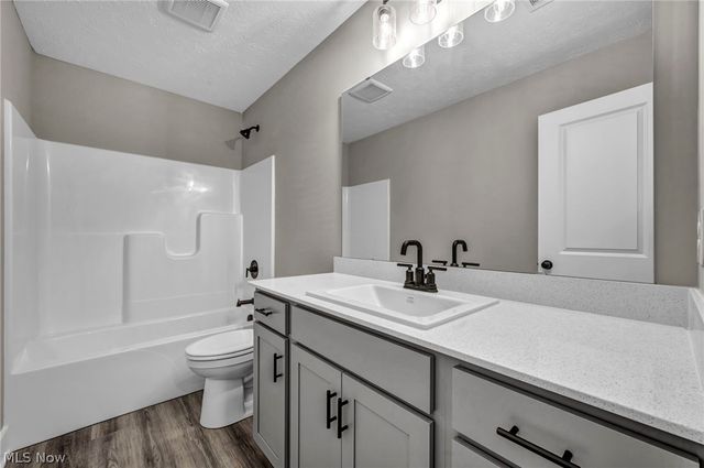2087 Glenmont Drive, Brunswick, OH 44212