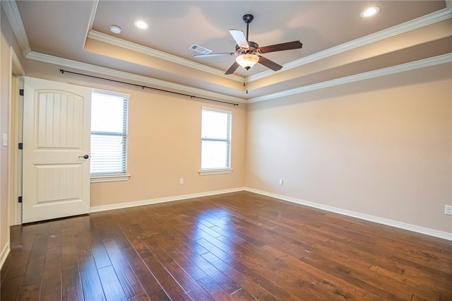 2955 N Raven Lane, Fayetteville, AR 72704