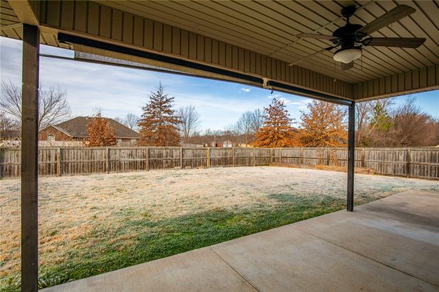 2955 N Raven Lane, Fayetteville, AR 72704