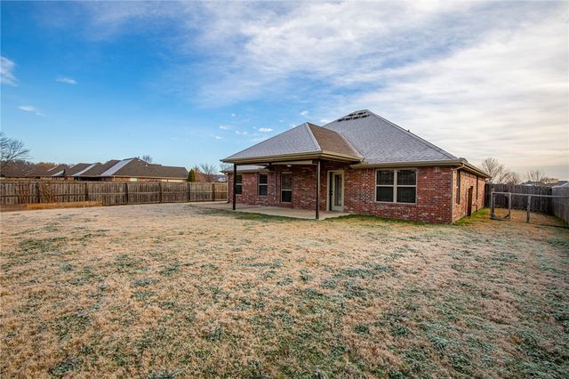 2955 N Raven Lane, Fayetteville, AR 72704