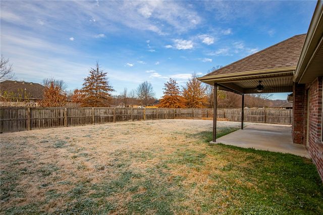 2955 N Raven Lane, Fayetteville, AR 72704