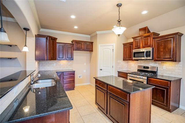 2955 N Raven Lane, Fayetteville, AR 72704