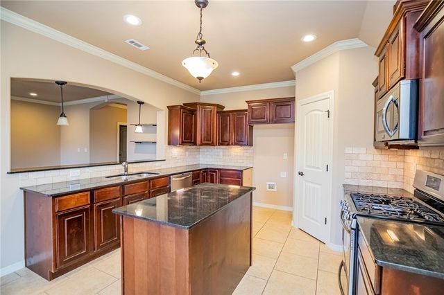 2955 N Raven Lane, Fayetteville, AR 72704