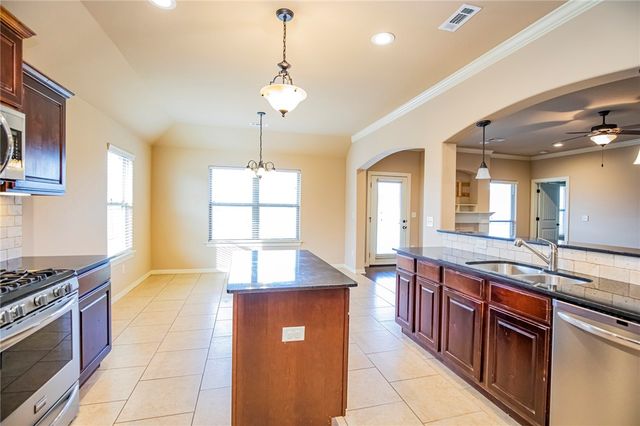 2955 N Raven Lane, Fayetteville, AR 72704