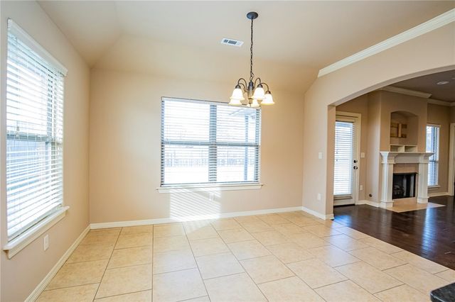 2955 N Raven Lane, Fayetteville, AR 72704