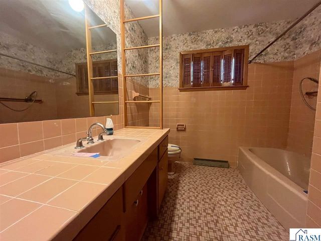 118 S Skyline Drive, Mankato, MN 56001