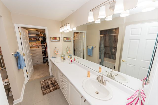 1905 Golf Course Dr, South Strabane, PA 15301