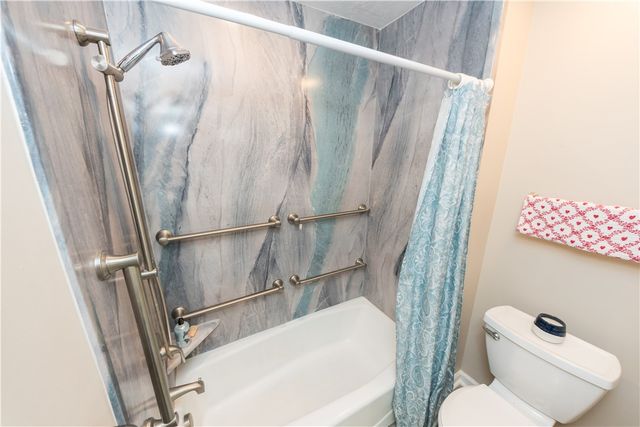 1905 Golf Course Dr, South Strabane, PA 15301