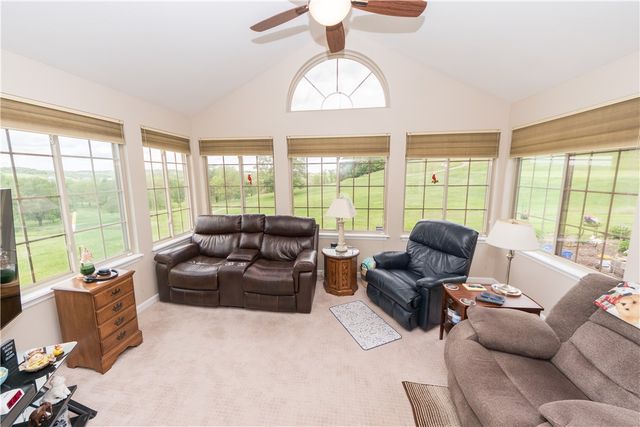 1905 Golf Course Dr, South Strabane, PA 15301