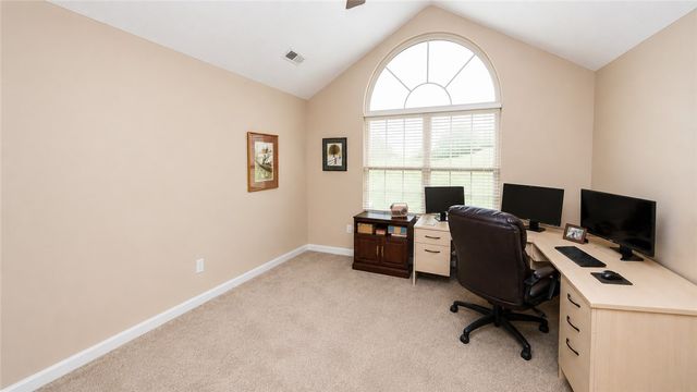 1905 Golf Course Dr, South Strabane, PA 15301