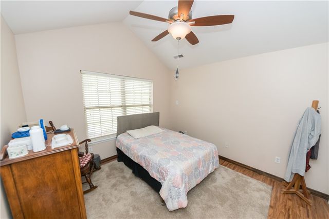 1905 Golf Course Dr, South Strabane, PA 15301