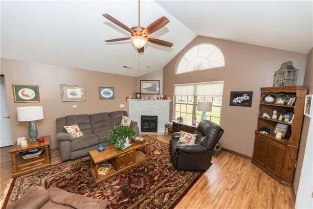 1905 Golf Course Dr, South Strabane, PA 15301