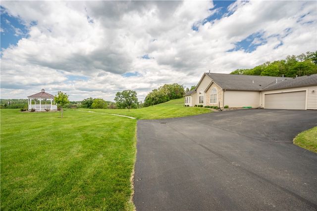 1905 Golf Course Dr, South Strabane, PA 15301