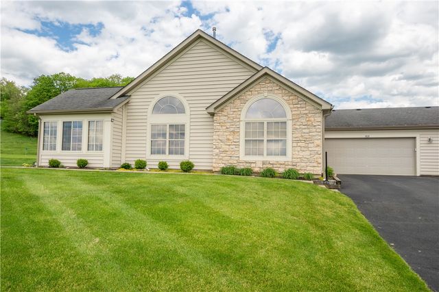 1905 Golf Course Dr, South Strabane, PA 15301