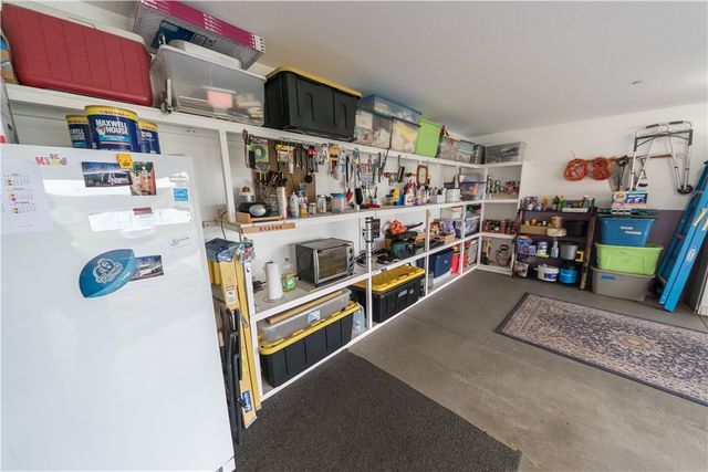1905 Golf Course Dr, South Strabane, PA 15301
