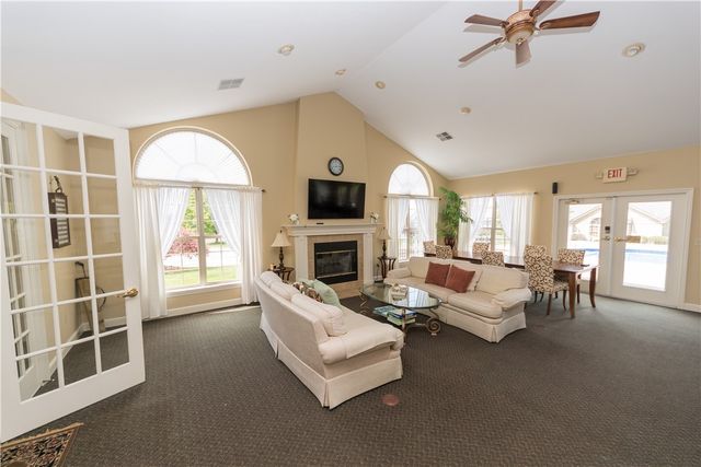 1905 Golf Course Dr, South Strabane, PA 15301