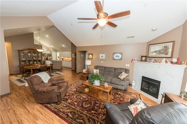 1905 Golf Course Dr, South Strabane, PA 15301