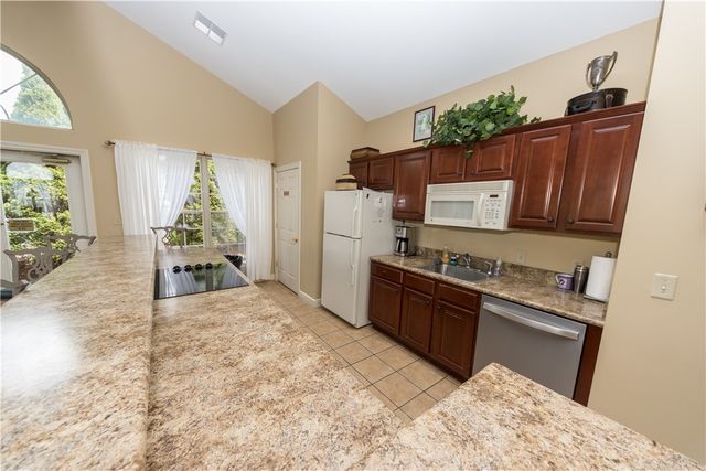 1905 Golf Course Dr, South Strabane, PA 15301
