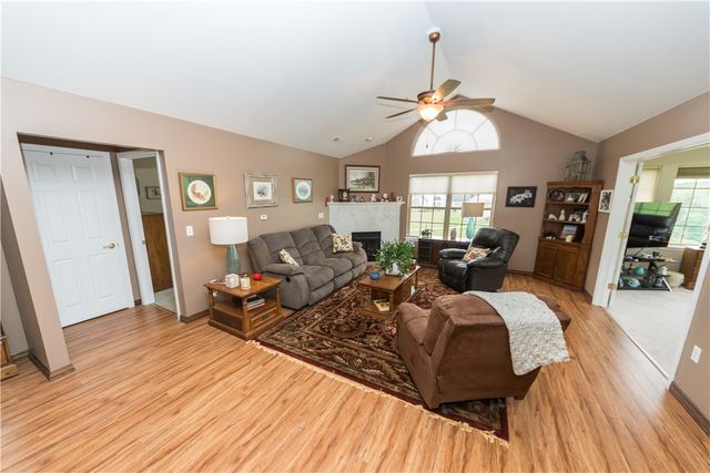 1905 Golf Course Dr, South Strabane, PA 15301