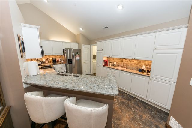 1905 Golf Course Dr, South Strabane, PA 15301