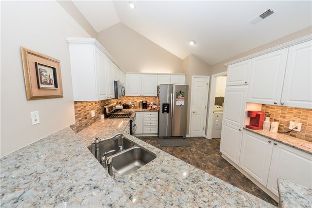 1905 Golf Course Dr, South Strabane, PA 15301