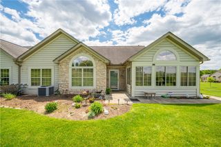 1905 Golf Course Dr, South Strabane, PA 15301