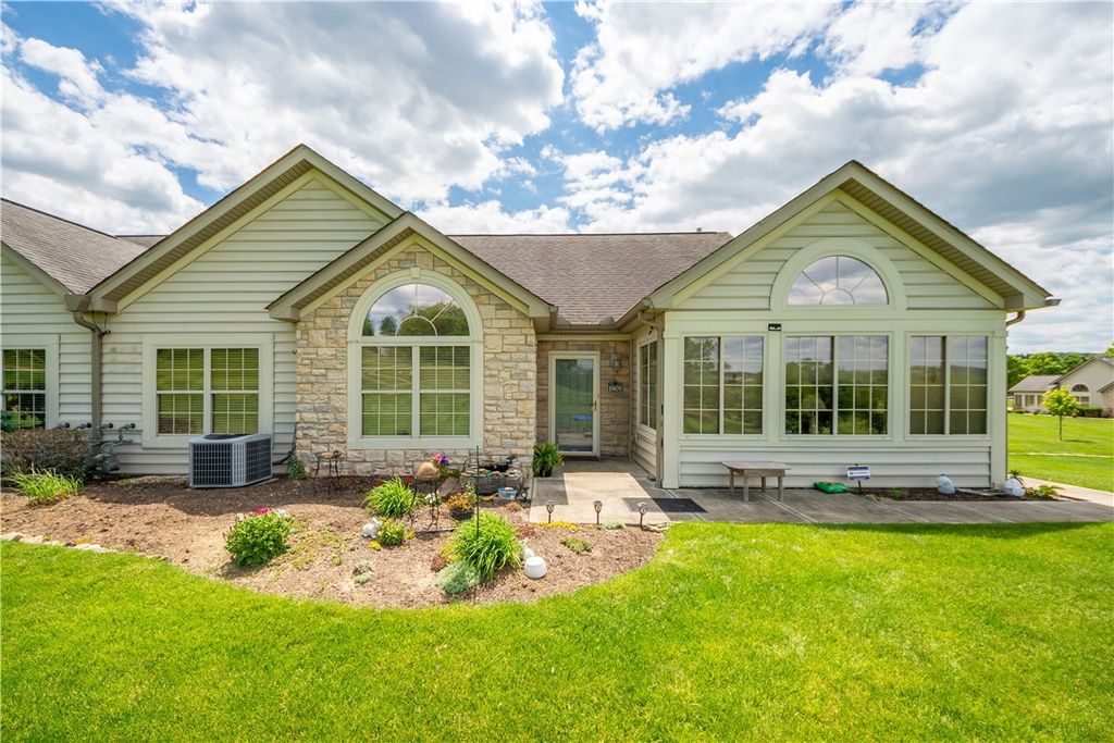 1905 Golf Course Dr, South Strabane, PA 15301