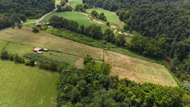 6445 N Long Creek Rd, Westmoreland, TN 37186