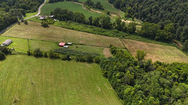 6445 N Long Creek Rd, Westmoreland, TN 37186