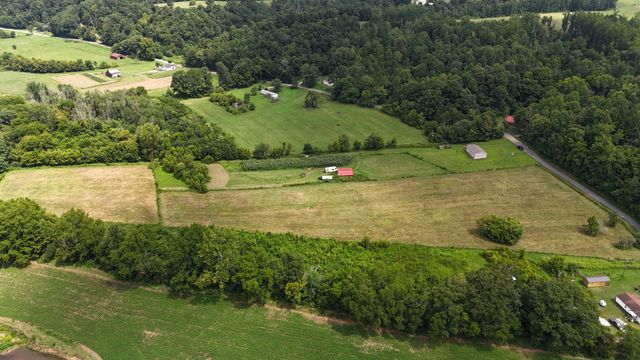 6445 N Long Creek Rd, Westmoreland, TN 37186