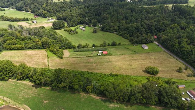 6445 N Long Creek Rd, Westmoreland, TN 37186