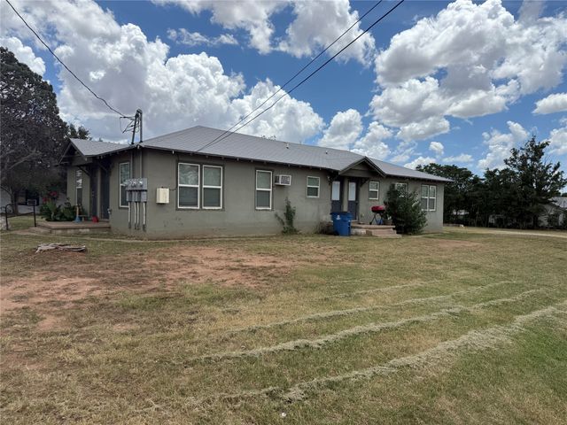 211 W Avenue D, Sweetwater, TX 79556