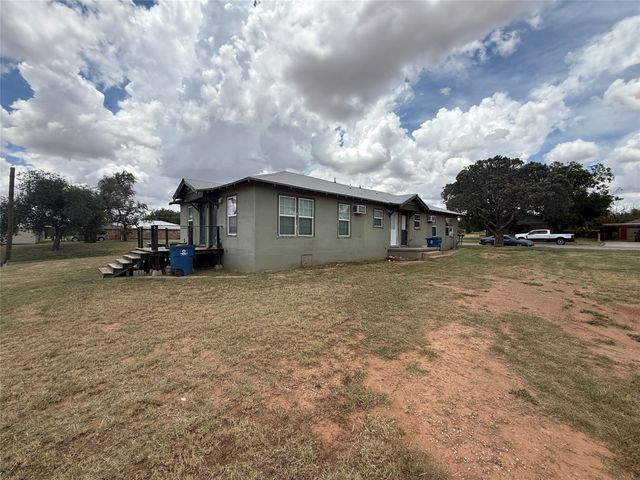 211 W Avenue D, Sweetwater, TX 79556